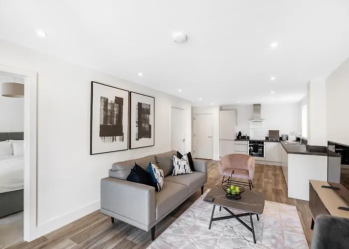 Tailored Stays - Water Street Apartments